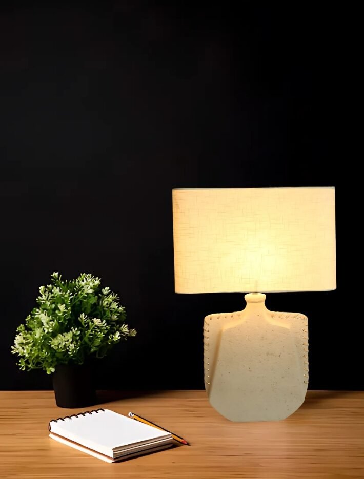 Ilika Ecomix table lamp with cane short